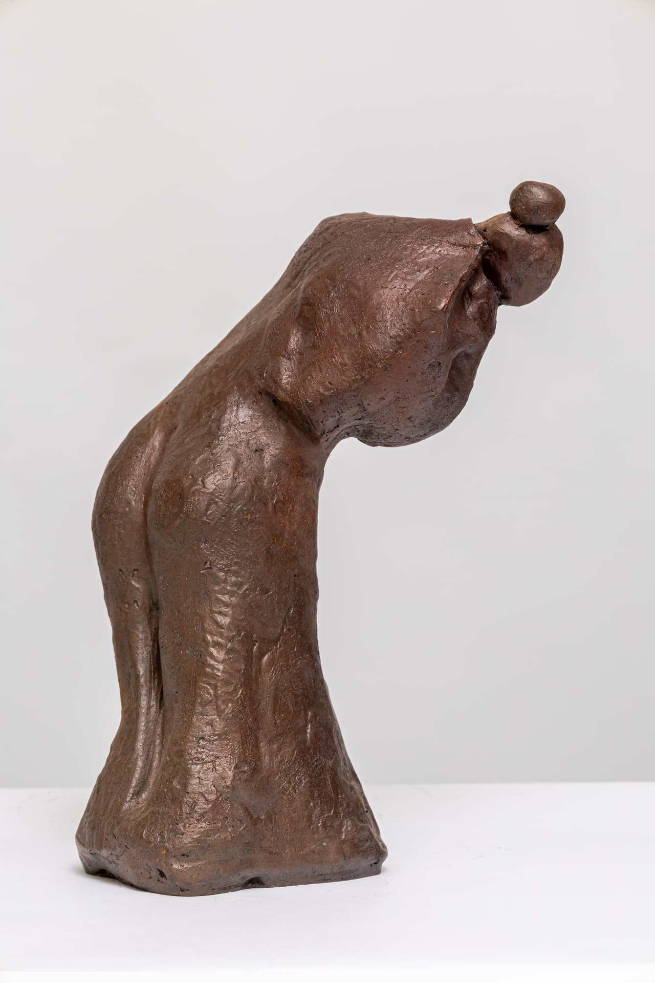Aset, Protector, bronze figure bent forward, second view